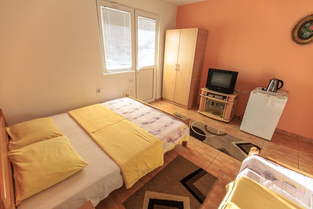 Apartments Vitic Sutomore Room photo