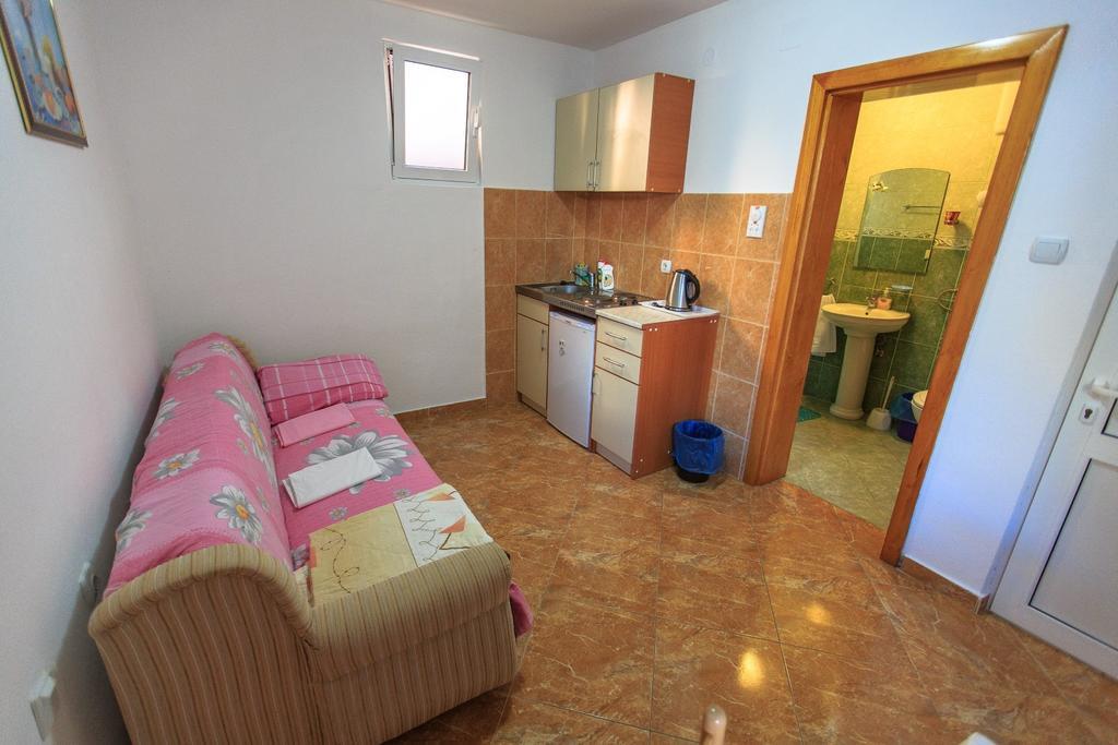 Apartments Vitic Sutomore Room photo